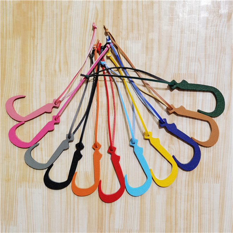 Natural Leather Keychain with  - đánh giá và giá Monogram Keychain Leather